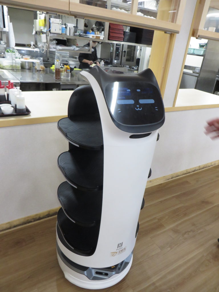 「道の駅北川はゆま　レストラン」にBella Bot（配膳ロボット）登場！！