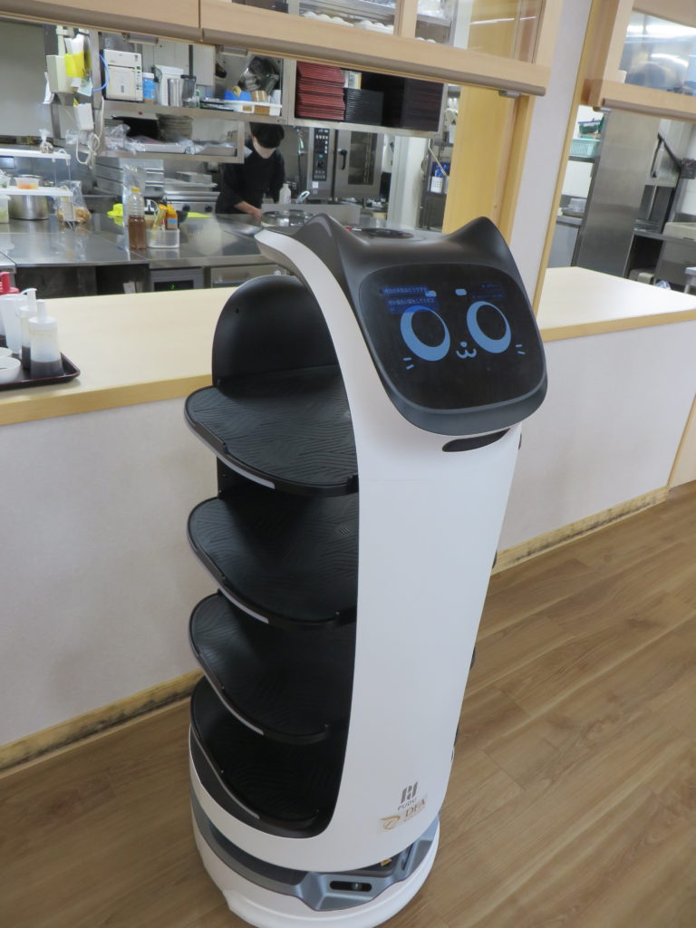 配膳ロボット「BellaBot」正式に「道の駅北川はゆま　レストラン」の一員となりました。