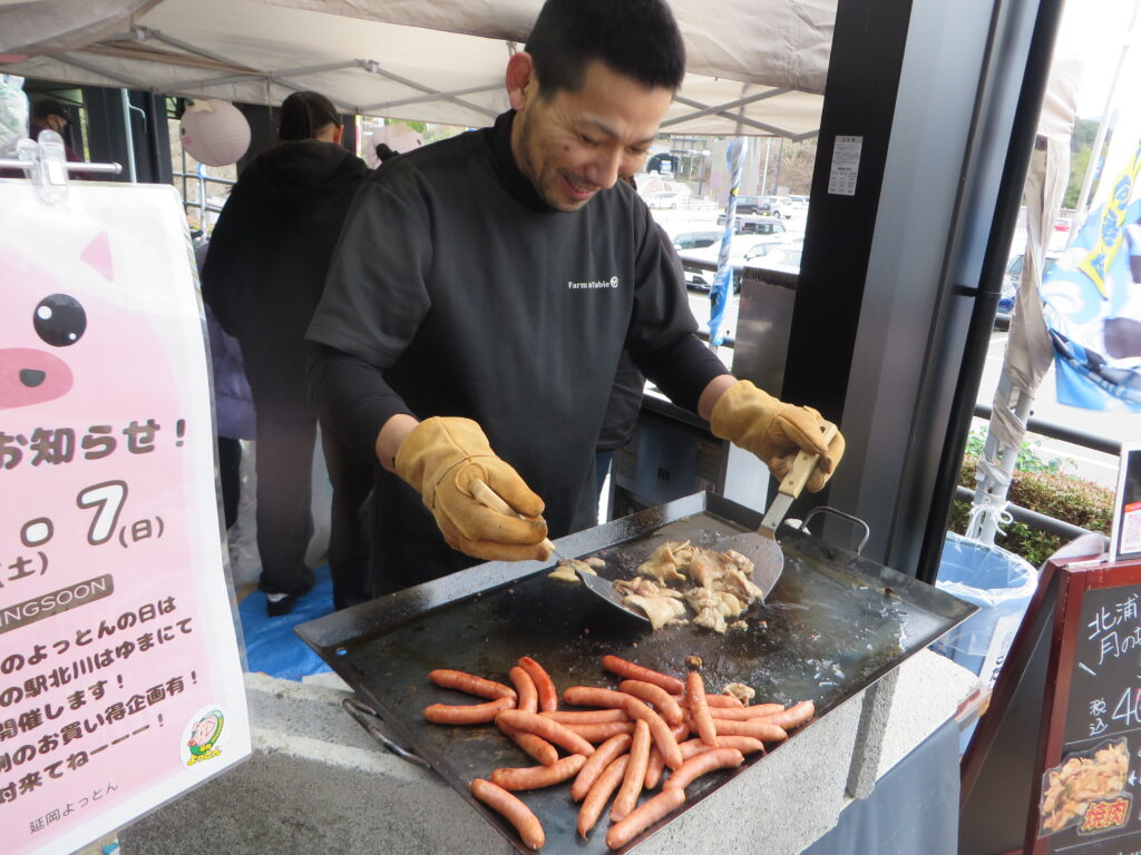 「道の駅北川はゆま　肉フェスタ＆いちごフェア」開催中！！
