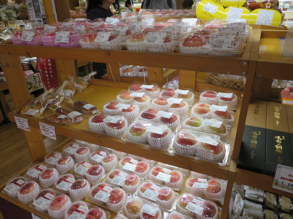 ピチピチのピーチが勢揃い！！明日まで開催「道の駅うきは（福岡県）共催　道の駅北川はゆま　桃フェア」