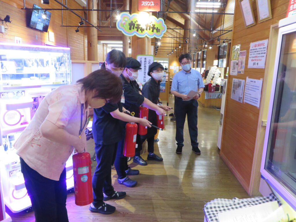 「道の駅北川はゆま」消防避難訓練＆AED取り扱い講習会実施