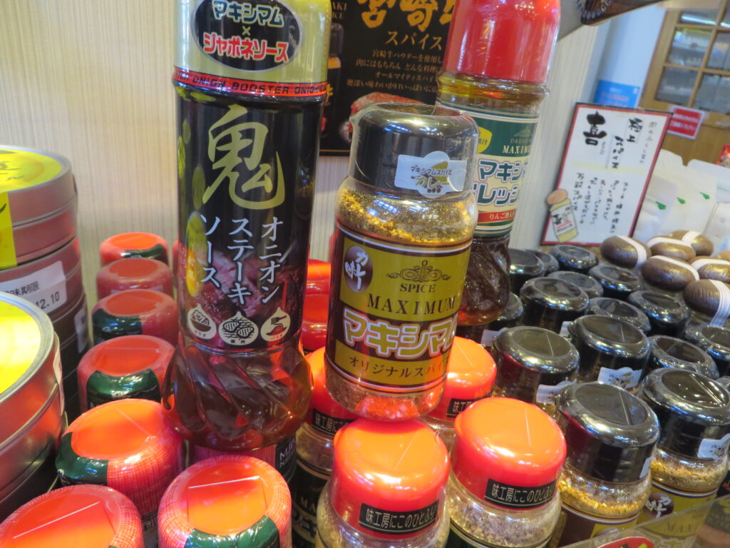 「マキシマムカレー」＆「鬼オニオンステーキソース」新登場！！
