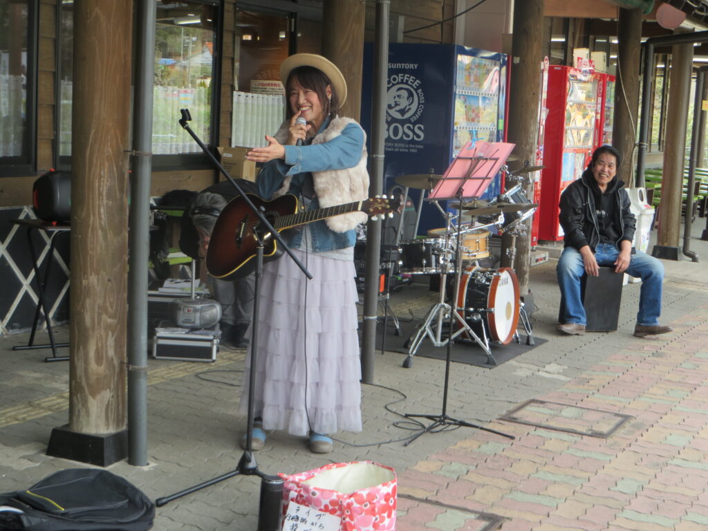 本日（令和７年４月５日（土））のミニライブ出演はNononです！！