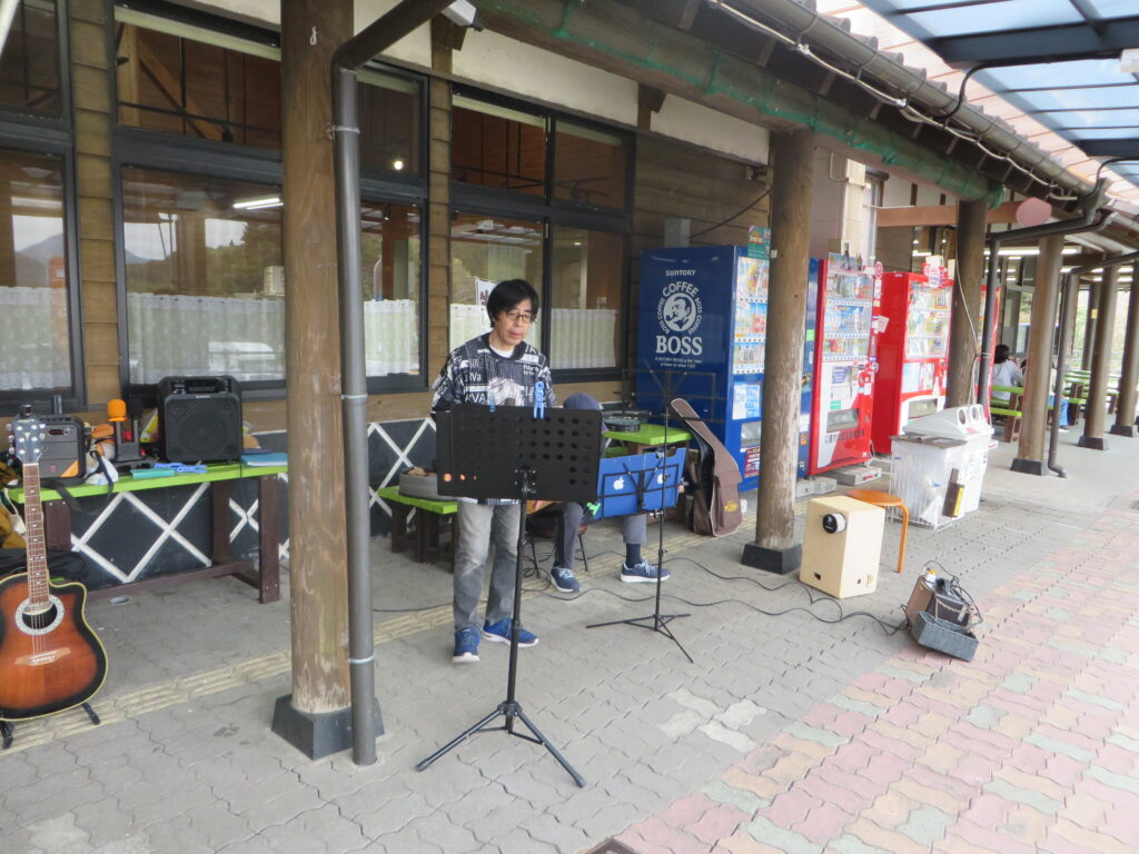 本日（令和７年４月１２日（土））１３時開演予定。延岡市内のアーティスト熱唱ライブ⁉出演アーティストは「おかべっち」です！！