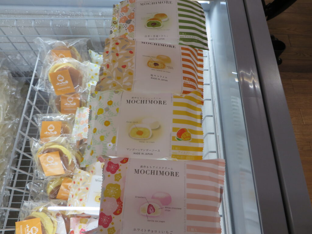 お餅アイス「MOCHIMORE」の販売を開始しました！！