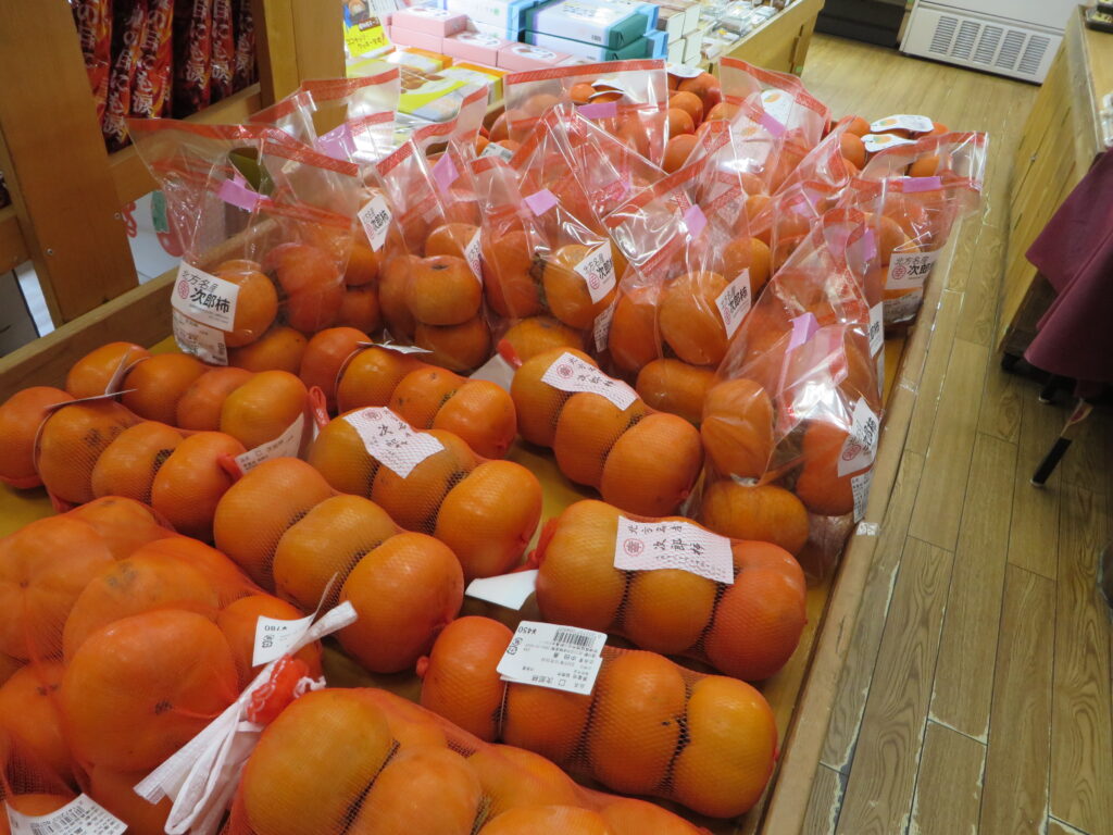 「柿」と「牡蠣」と「柿の種」の「かき」づくし　「道の駅北川はゆま　かきフェア」開催中です！！